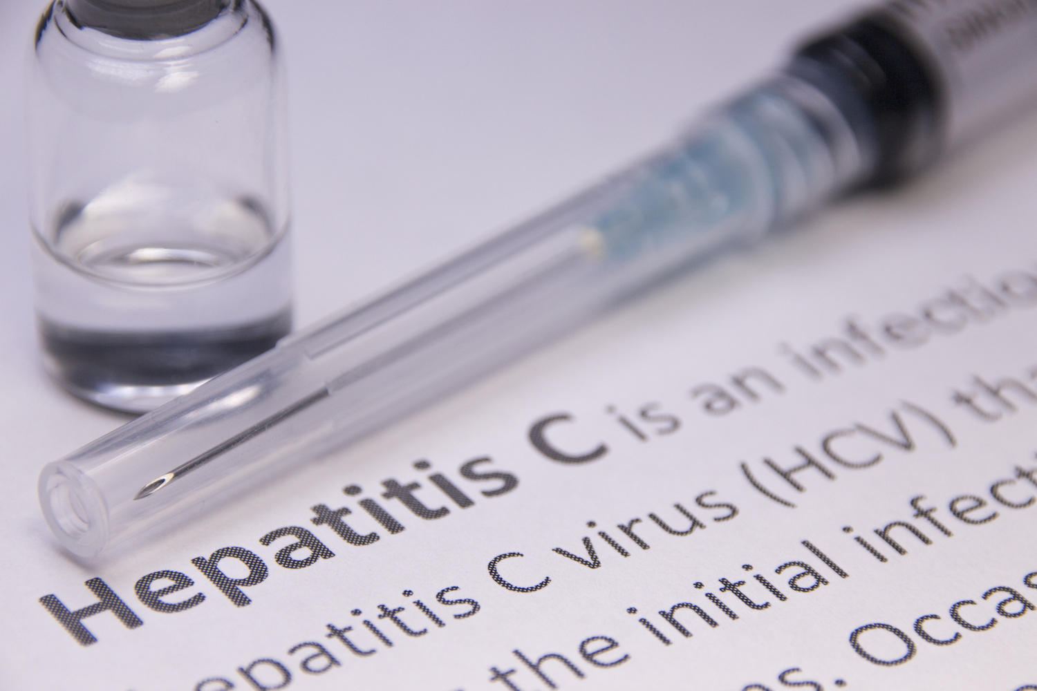 Hepatite C: causas, sintomas e tratamento